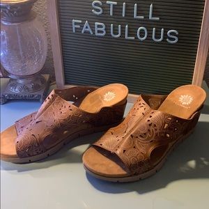 YELLOWBOX leather wedge